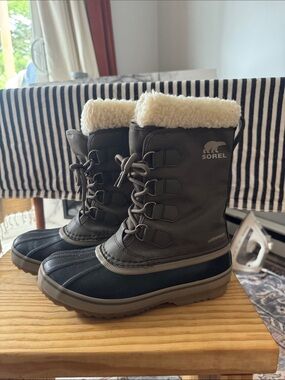 Sorel Gray and Black Waterproof Winter Boots with Faux Fur Cuff Size 7 M